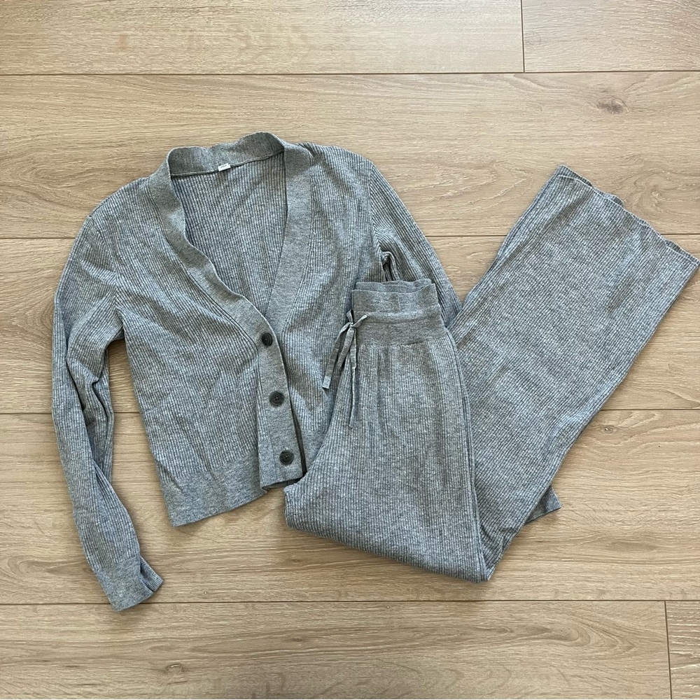 Uniqlo Cozy Ribbed Knit Cardigan & Jogger Set in Heather Gray